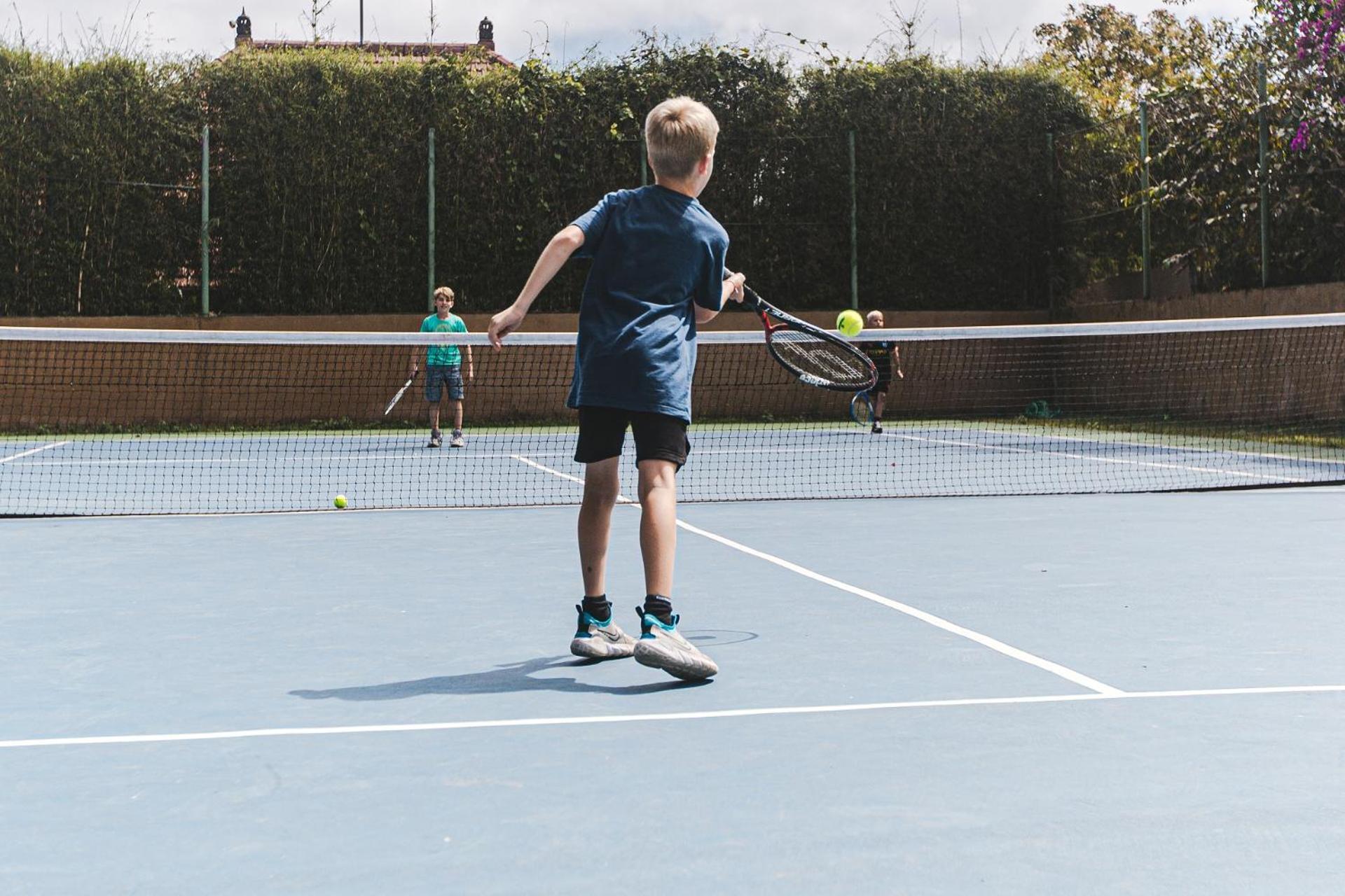 Munduk Moding Plantation Nature Resort Eksteriør bilde Tennis player preparing to serve